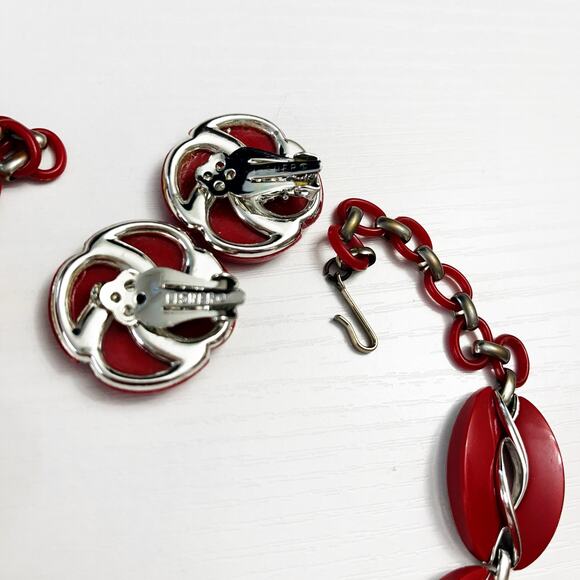 Lisner Vintage Red Thermoset Necklace and Clip Earring Set - Picture 7 of 8